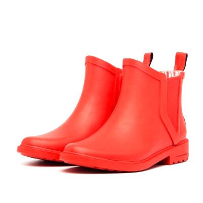 China Light Weight Resistant Red Fashionable Ladies Water Slip Proof Rubber Rain Boots for sale