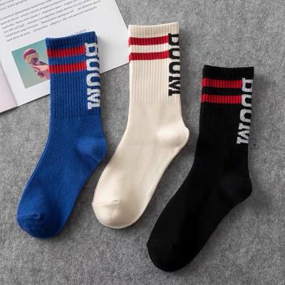 China Custom Sports Couples Logo Skate Socks Sports , Customizable Cool Sneakers Socks Men for sale