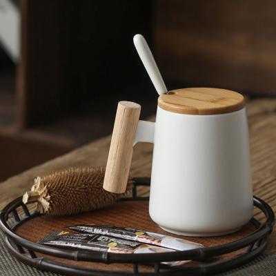 China Sustainable Creative Mug 480ml Ceramic Coffee Mug With Bamboo Lid for sale