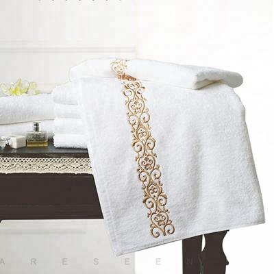 China Compressed Dobby Craft White Towel For Hotel Bathroom And Spa Space for sale