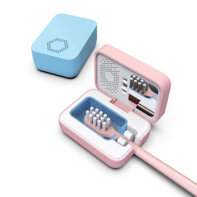 China Mini Travel Toothbrush Holder UV-C Rechargeable Toothbrush Sterilizer Disinfection Portable UV-C Toothbrush Sterilizer for sale