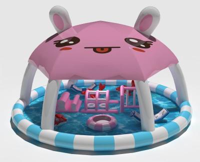 China Piscina de água inflável para crianças personalizada com pequenos brinquedos flutuantes à venda