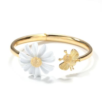 China FASHIONABLE popular women's daisy bee designer bracelets famous brands ring flower bracelet jewelry bracelet and ring set for sale