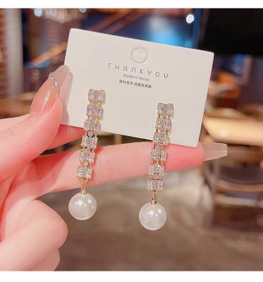 China Long Color Keeping Sense Tassel Zircon Earrings Design Temperament Fashionable Ear Jewelry Female Wild Big Pearl Earrings for sale