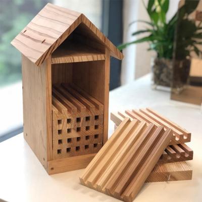 China New Design Breathable Hot Sale Wooden Mason Bee Houses With Trays Wooden Bee House for sale