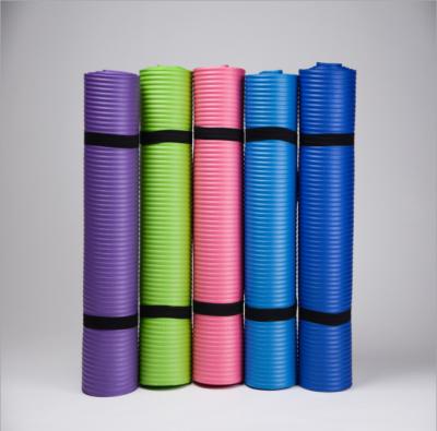 China Wholesale Non-slip Yoga Mat Exercise Fitness NBR Folding Slope Mat With Carry Strap for sale