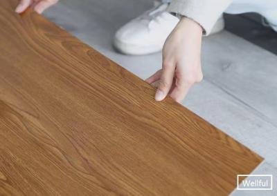 China el suelo de 1.8m m/de 2.0m m LVT con la madera de roble de la capa 0.07m m del desgaste 6