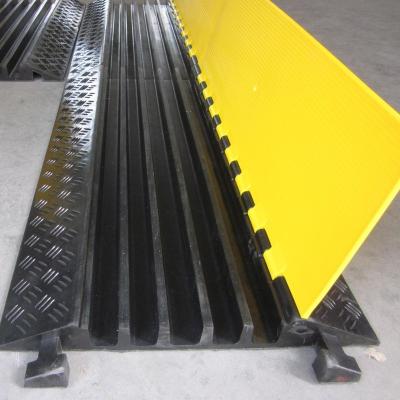 China Exterior Rubber Car Ramps Speed ​​Bump Traffic Motorcycle Car Ramps for sale