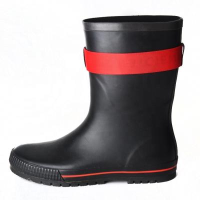 China Good quality raincoat and fashion cheap color women and men rubber rain boots for sale