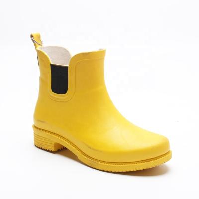 China Beautiful Waterproof Custom Ankle Antiskidding Rain Boots For Women for sale