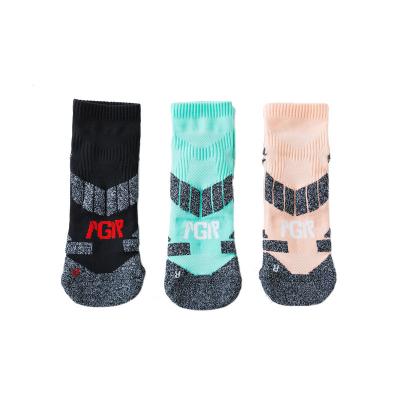 China Athletic Customized Mens Style Stockings Medium Multiple Colors Sweat Absorption Ventilation Socks for sale