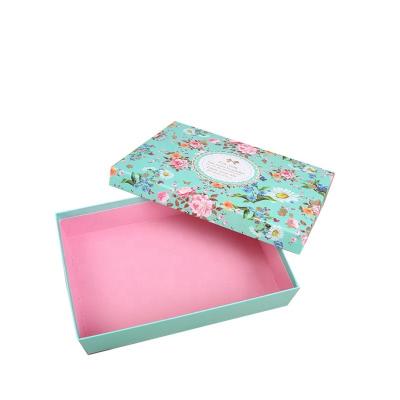 China Recyclable Handcraft Wool Shawls Cardboard Custom Gift Box Festival Gift Box Flower Pattern Promotional Gift Packaging Box for sale