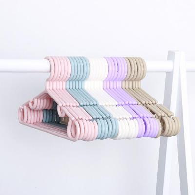 China Store commodity display plastic clothes rack seamless non-slip clothes rack children's hanger home wholesale for sale