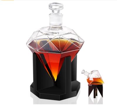 China 850ml CLASSIC whiskey Diamond Decanter Glass Liquor Decanter with wooden stand glass decanter with airtight cap for sale