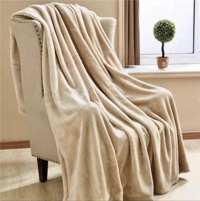 China Solid Color Folded Super Soft Polyester Dyed Blanket Portable Flannel Fleece Throw Blanket for sale