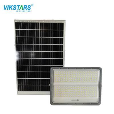 China 7500-8000k Solar Powered LED Flood Lights Outdoor With Light Sensor For Park Lighting for sale