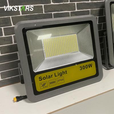 China Precio al por mayor 200W 300W LED luz solar de inundación con fundición a presión de aluminio para jardín Parking Lobo de inundación exterior LED en venta