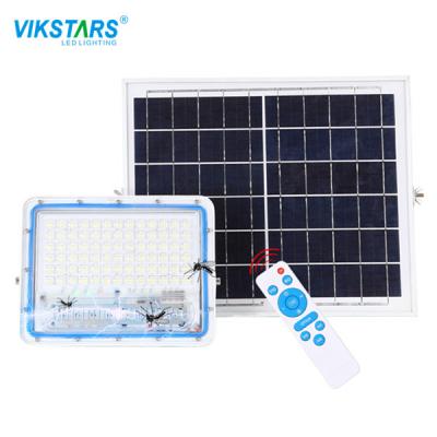 China Interruptor automático impermeable al aire libre solar de las luces de inundación del campo que acampa LED en venta