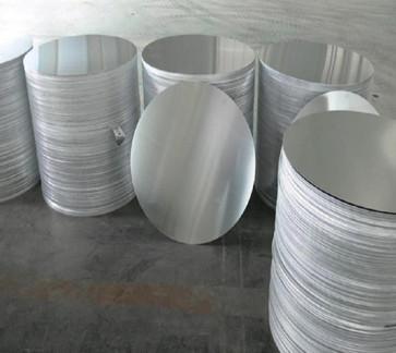 China 3003 bui O 1.5mm Dikke Ronde Aluminiumplaat 100mm - 1400mm Diameter voor Lampschoorsteen Te koop