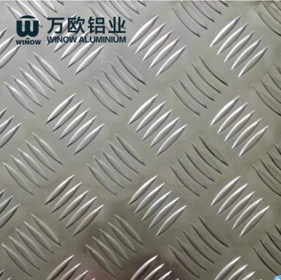 Chine 3003 bandes de roulement d'escalier à carreaux en aluminium de plat et plat en aluminium de bande de roulement de 5 barres à vendre