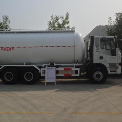 China Truck Trailer 2 Axles Cement Semi Trailer Tank Truck For Dry Cement Bulker for sale