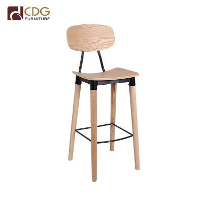 China Comfortable Cafe Chairs Modern Bar Stool With Back Modern Solid Wood Umpire Chair for sale