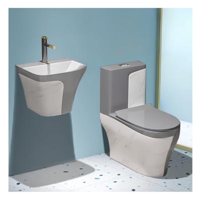 China Modern Ceramic Toilet WC and Bath Tub Set with Cleaning Environmental Glaze Bathroom Set for sale