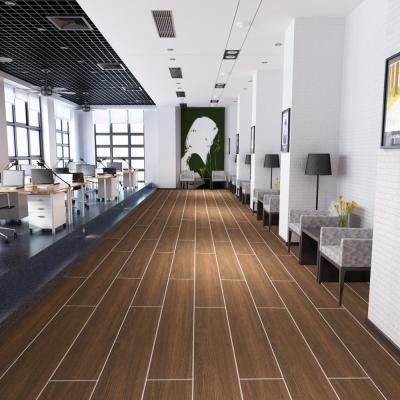 Chine Les carreaux de porcelaine de 150x900 mm sont la bande de bois parfaite pour les espaces commerciaux. à vendre