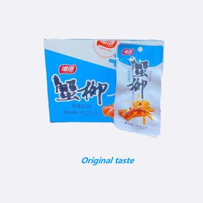 China Wholesale Vegans and cheap snacks with Chinese characteristics are spicy and spicy surimi crab stick 15g*400bags for sale