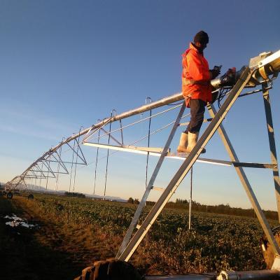 China 2022 galavzation hot sale central pivot irrigation system for farmland for sale