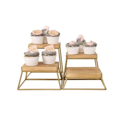 China Disposable 4 Square Burned Wood Metal Wire Gold Metal Wire Disposable Food Display Risers Pizza Shelf Wooden Cake Stand Set for sale