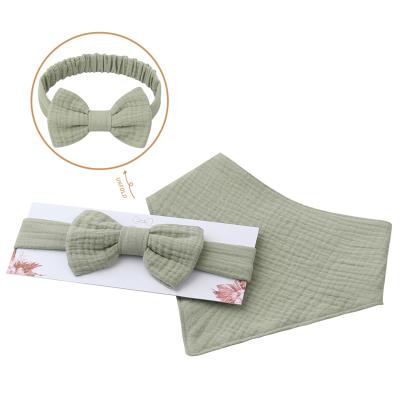 China Fashionable 100% Cotton Ins Free Baby Cotton Double Faced Muslin Baby Bibs Bowknot Headband Set for sale