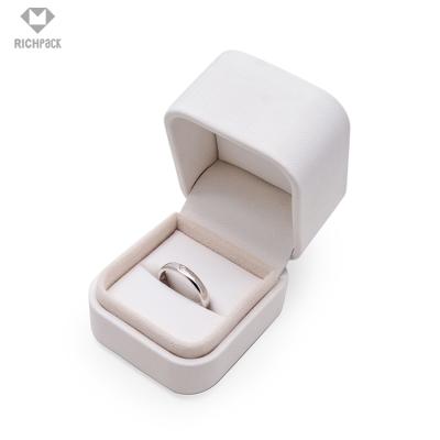 China Custom Luxury Jewelery Packaging 2021 Small Velvet Engagement Box Ring Jewelry Box For Wedding for sale