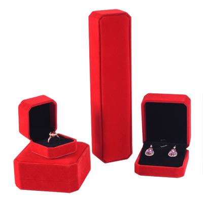 China Custom Romantic Sweet Luxury Jewelery Packaging Velvet Engagement Ring Box JEWELRI BOX Small Jewelry Box for sale