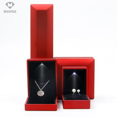 China 2021 New Modern Luxury Hot Design Grade LED Jewelry Box Top Box For Jewelry Box for sale