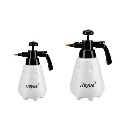 China High Efficient 2 Liter Plastic Manual Hand Pump Garden Spray Bottle With Trigger for sale