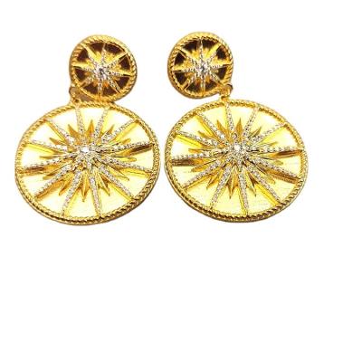 China TRENDY Fashion Earrings 18K Gold Earring Display High End Customized Eardrop for sale