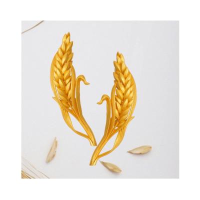 China Eco-Friendly Exquisite Custom Made Customized Finest Price Trendy Name Brooch For Women for sale