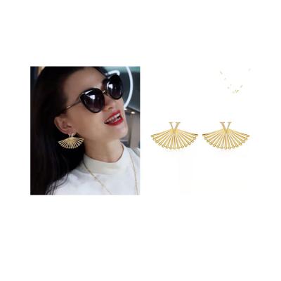 China Western Fashion Trendy Gold Stainless Steel Hoop Earrings 18k Gold 925 Silver Set of Earrings in Covenants for sale