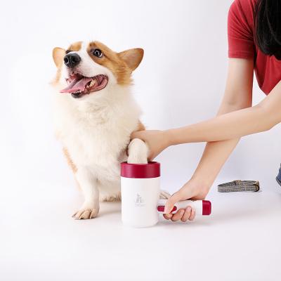 China 2021 Hot Selling Stocked Amazon Pet Paw Cleaning Cup With Handle Disposable Plastic Pet Claw Cleaning Tool for sale