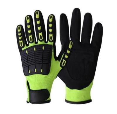 China HPPE Knitted Black Mechanic Gloves EN388 Cut 5 Safety Gloves For Oilfield Construction for sale