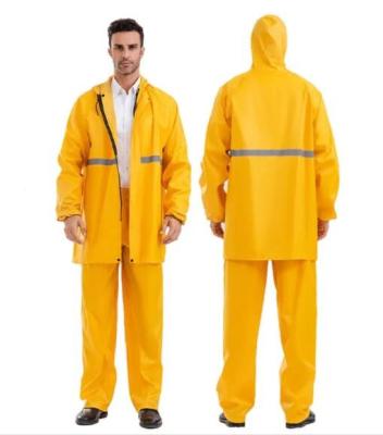 China Polyester Raincoat High Visibility Windproof Raincoat With Reflective Tape for sale