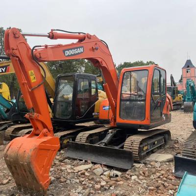 China Used mini excavator Doosan DX75 small digger used machinery 6 tons hand earth digger small digger for sale