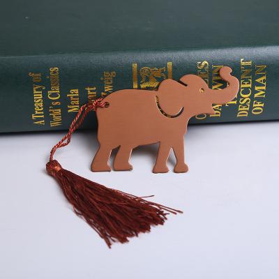 China Trendy Style Zinc Alloy Attracting Elephant Cue Antique Brass Wedding Favors Metal Cue Baby Shower Favors for sale