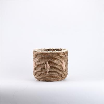 China New Style Viable Grass Basket Storage Woven Basket Wall Plastic Handmade Basket For Home Decoration for sale