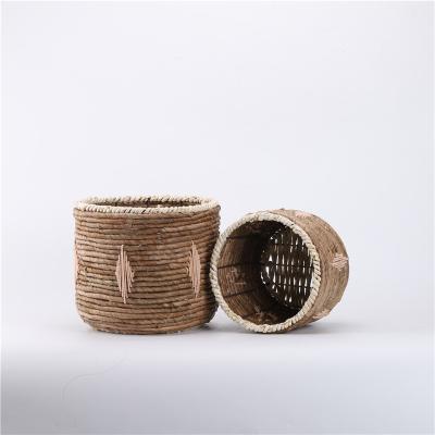 China New Style Viable Grass Basket Storage Woven Basket Wall Plastic Handmade Basket For Home Decoration for sale