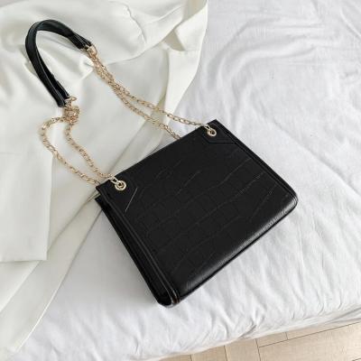 China New fashion sling bag fashionable handbags women's purse large capacity tote simple chain bag lady bag for sale