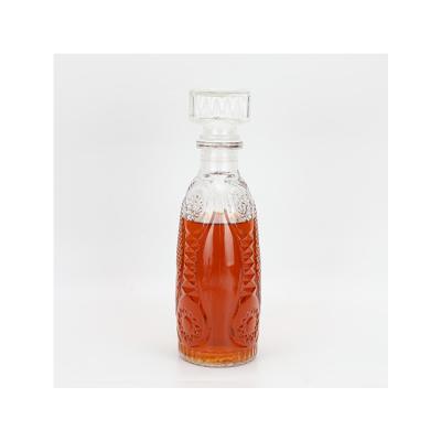 China Large Viable High Strength Multifunctional Glass Whiskey Bottles Decanter for sale