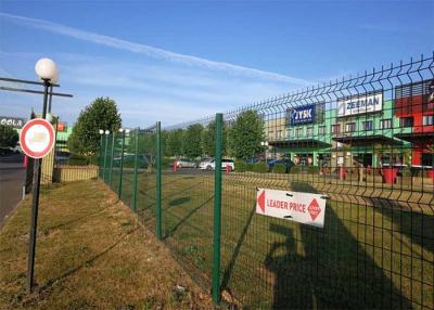 Cina posta di V curva 100x300mm Mesh Security Fencing With Square in vendita