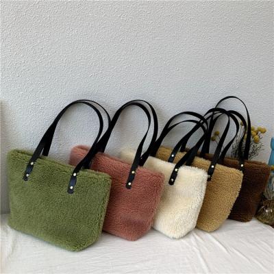 China Wholesale Fashion Plush Soft Plush Bags Women Plush Fur Clips Winter Warm Tote Bags Girls Fuzzy Handbags Women Faux Fur Handbags for sale